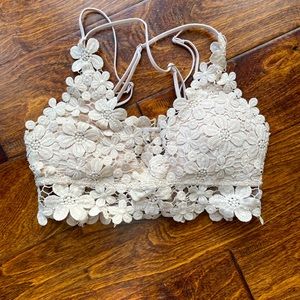 PINK LILY Floral Pattern Lace Crisscrossed Straps Bralette, size Large